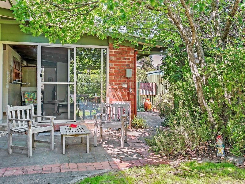 25 Lochside Drive, West Lakes SA 5021