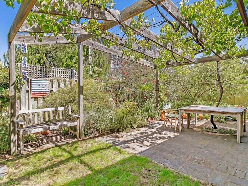25 Lochside Drive, West Lakes SA 5021