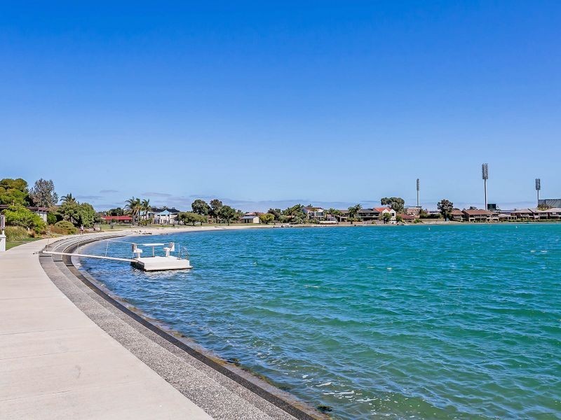25 Lochside Drive, West Lakes SA 5021