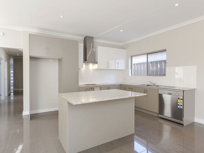 2 Daly Crescent, West Lakes Shore SA 5020
