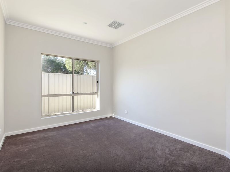 2 Daly Crescent, West Lakes Shore SA 5020