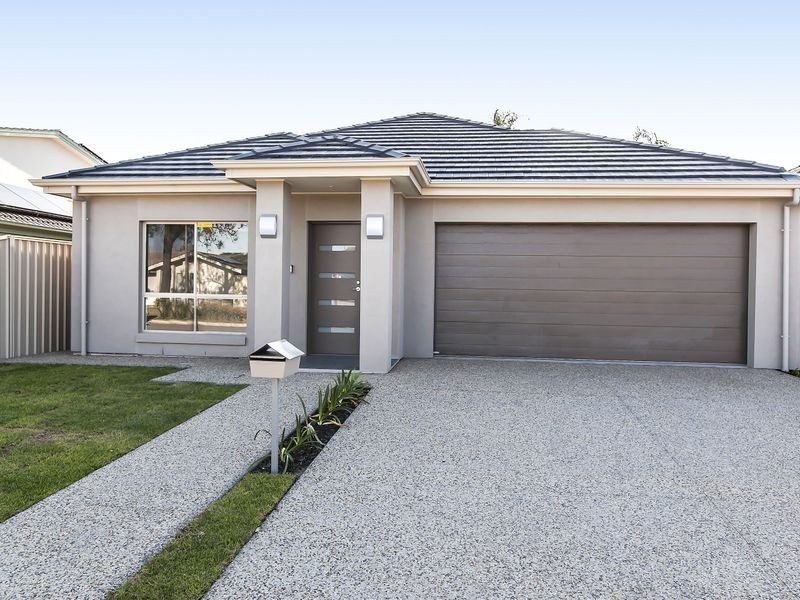 2A Daly Crescent, West Lakes Shore SA 5020