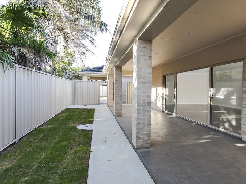 2A Daly Crescent, West Lakes Shore SA 5020