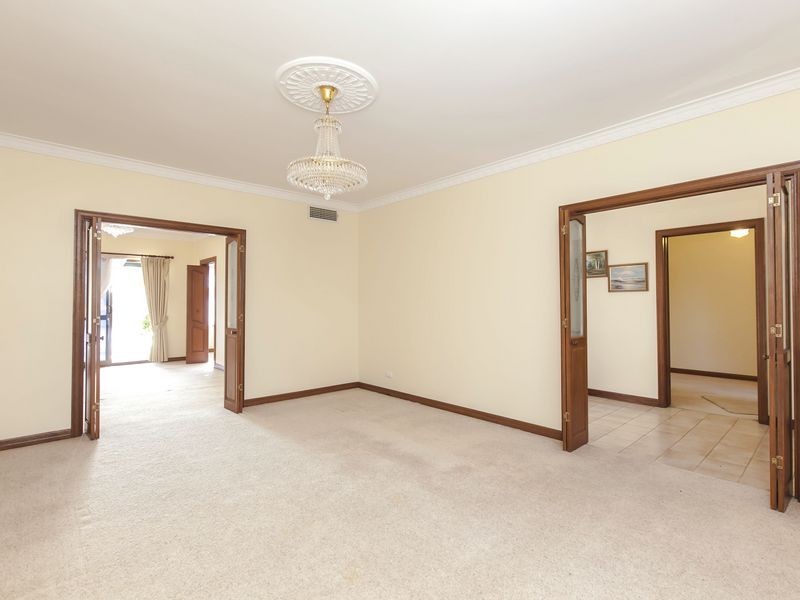 34 McDonald Grove, West Lakes SA 5021
