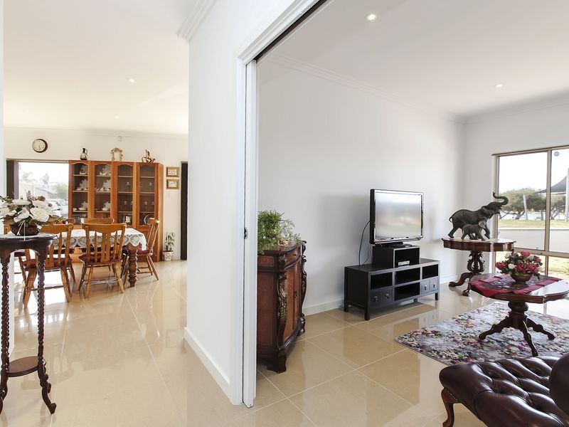 7 Tuart Place, West Lakes SA 5021