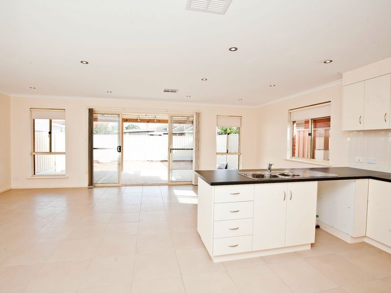 2a Cameron Avenue, Findon SA 5023