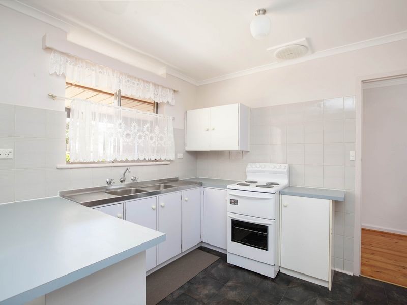 1 Sandland Avenue, Ridgehaven SA 5097