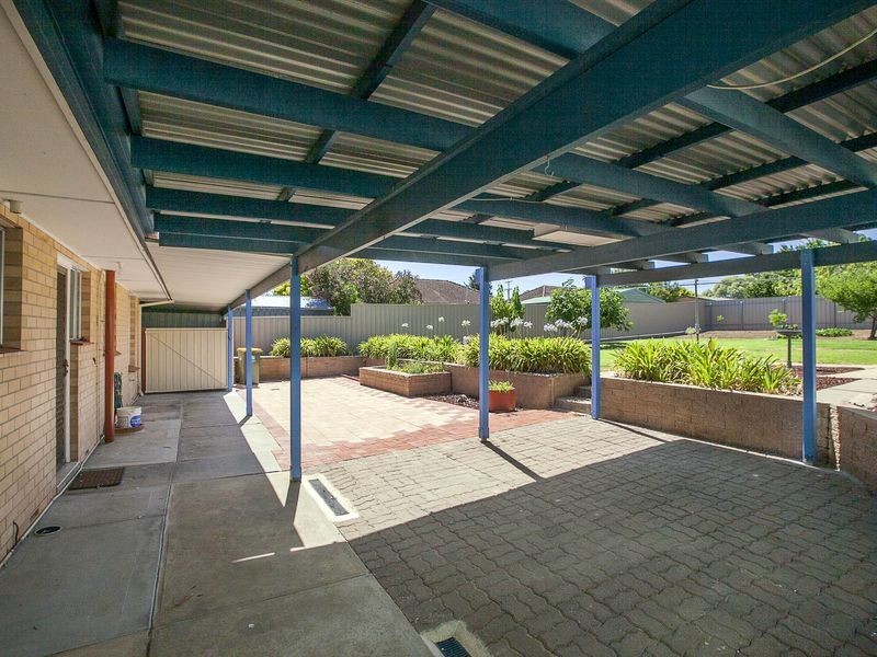 1 Sandland Avenue, Ridgehaven SA 5097
