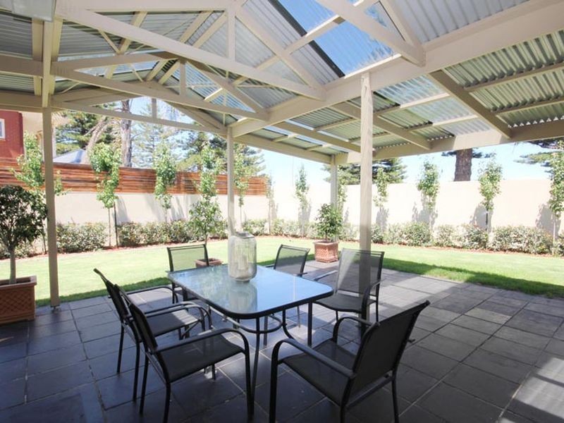 2 Sir Ross Smith Drive, North Haven SA 5018