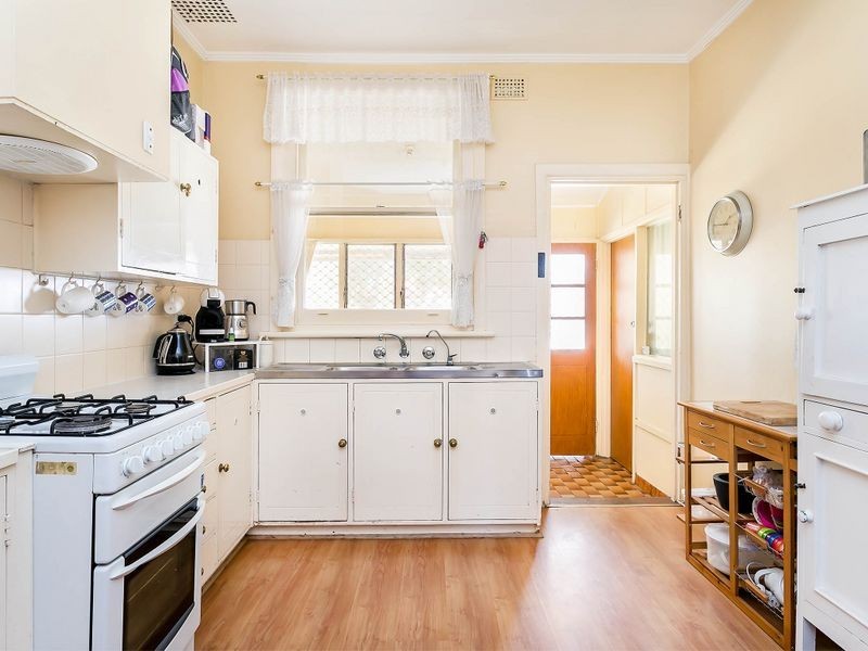 31 Tapleys Hill Road, Hendon SA 5014