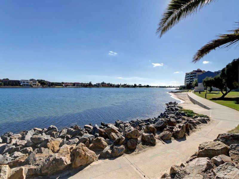 63 Brebner Drive (Regatta Court), West Lakes SA 5021