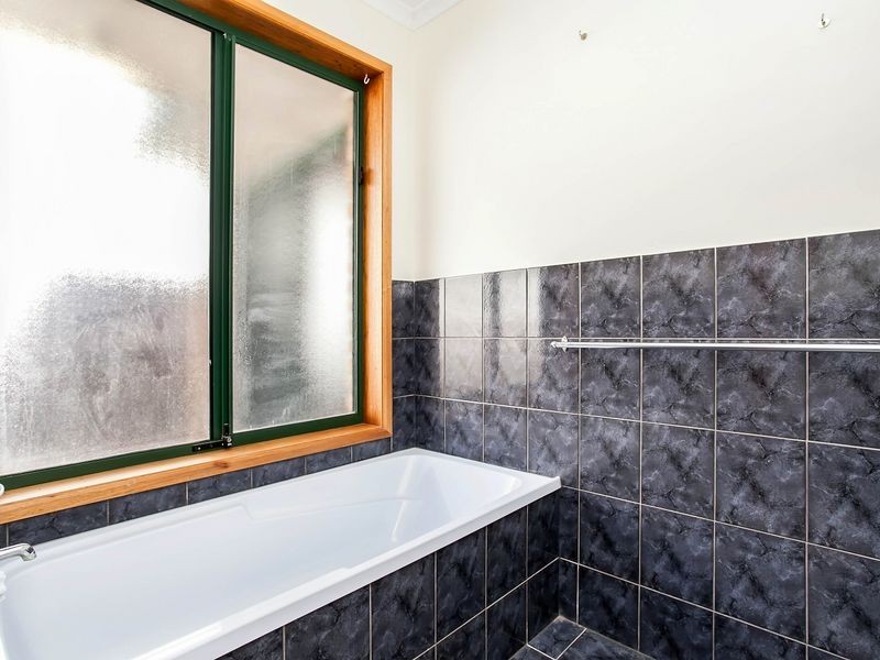 17 Emperor Avenue, Golden Grove SA 5125