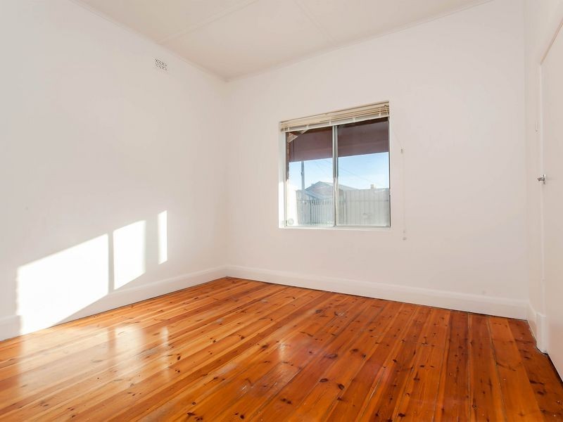 4 Price Avenue, Pennington SA 5013