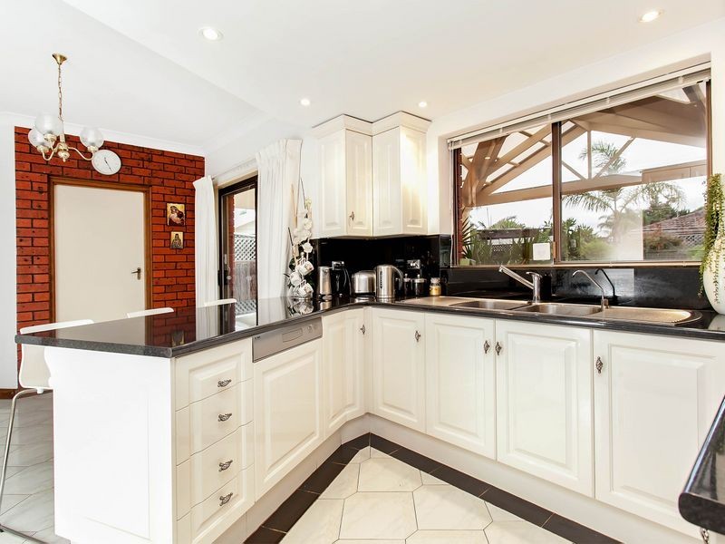 10 Lakeview Avenue, West Lakes SA 5021