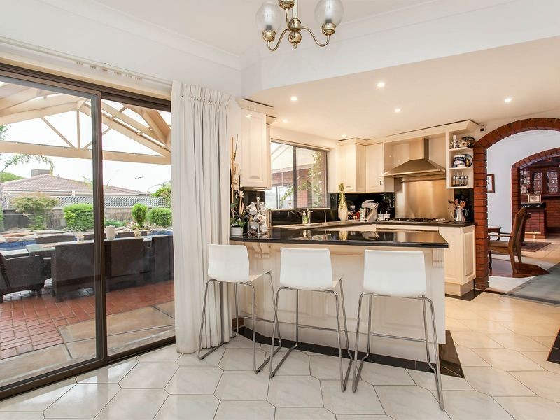10 Lakeview Avenue, West Lakes SA 5021