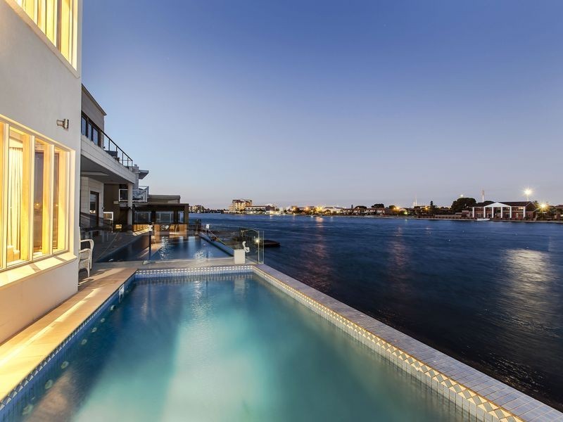 9 Bluelake Court, Tennyson SA 5022