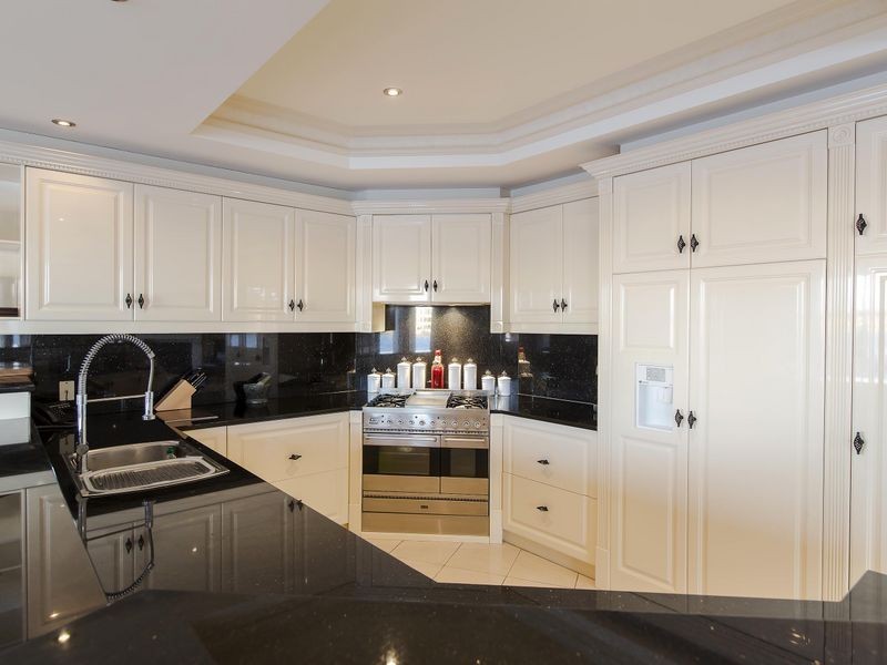 9 Bluelake Court, Tennyson SA 5022