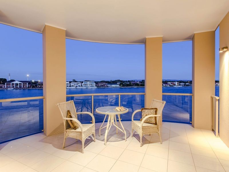 9 Bluelake Court, Tennyson SA 5022