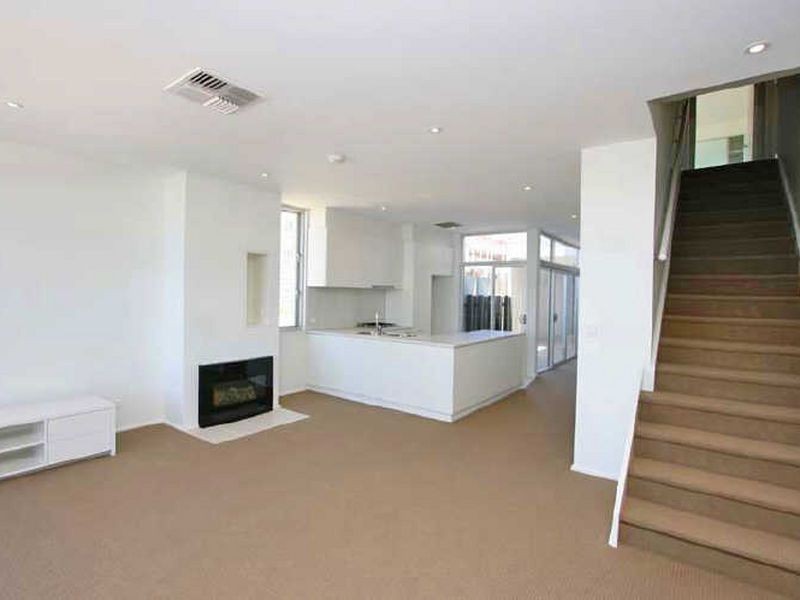 2 Parri Crescent, Port Adelaide SA 5015