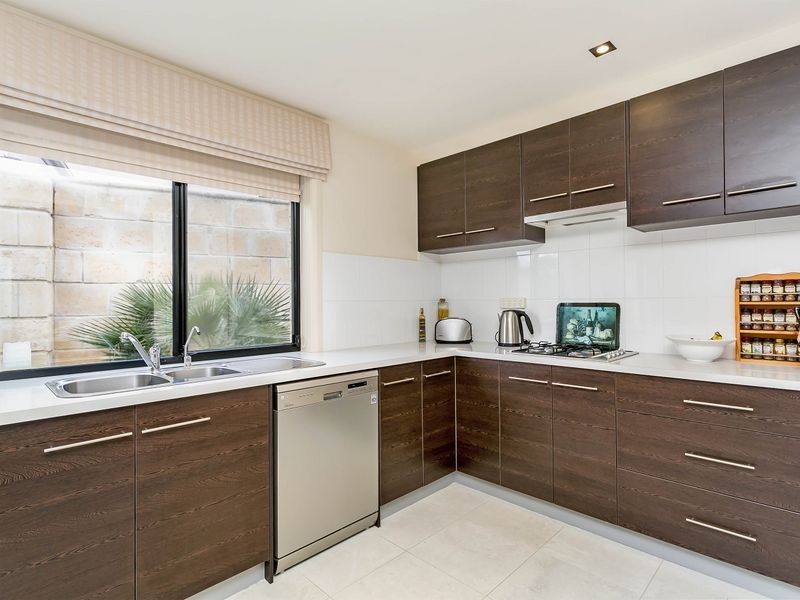 21 Boyd Crescent, West Lakes Shore SA 5020