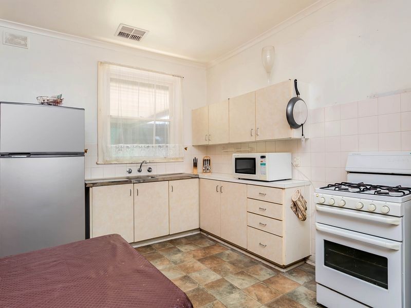 28 Carey Avenue, Seaton SA 5023