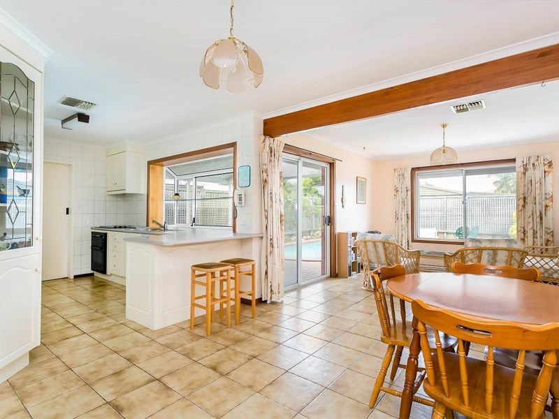 4 Santiago Street, West Lakes Shore SA 5020