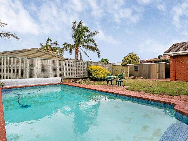 4 Santiago Street, West Lakes Shore SA 5020