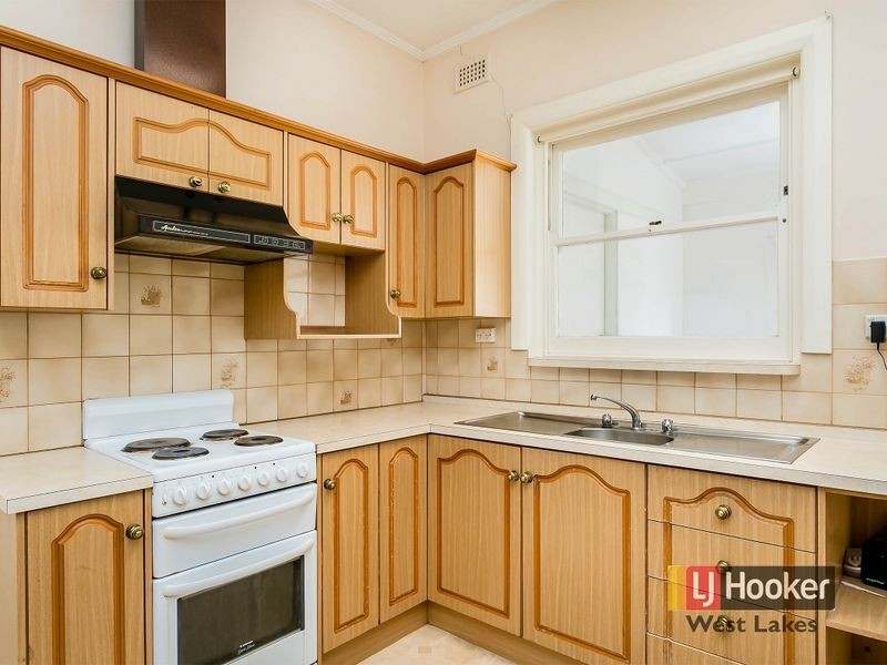 10 Fourth Avenue, Seaton SA 5023