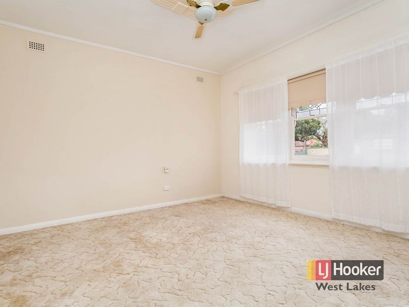 10 Fourth Avenue, Seaton SA 5023