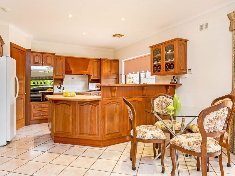 2 Martinique Court, West Lakes SA 5021