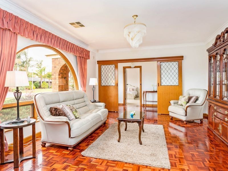 2 Martinique Court, West Lakes SA 5021