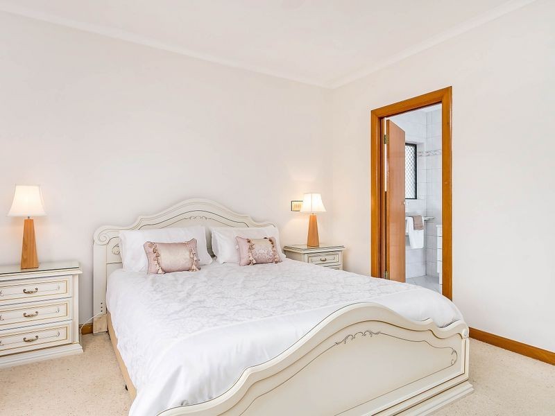 2 Martinique Court, West Lakes SA 5021