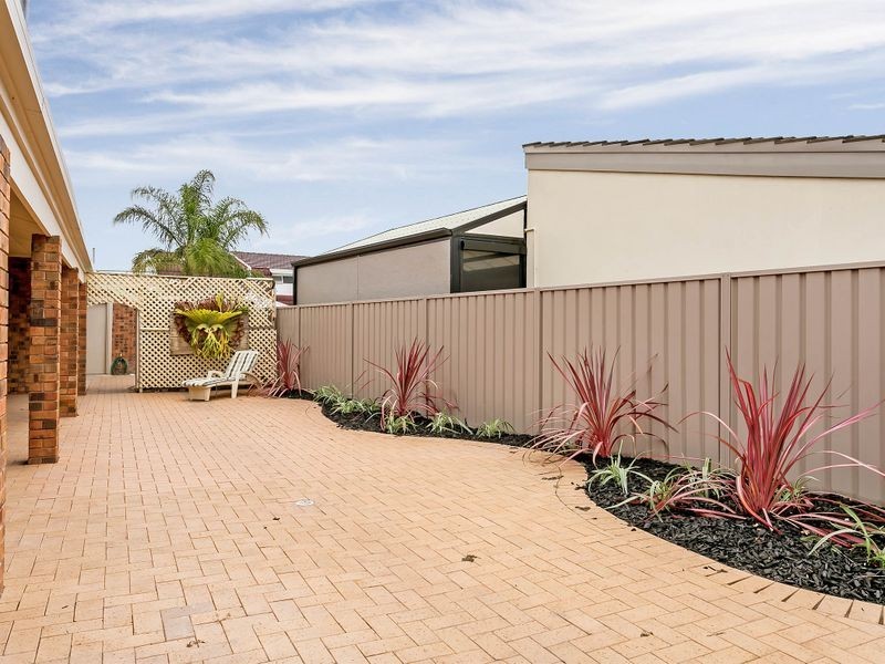 2 Martinique Court, West Lakes SA 5021