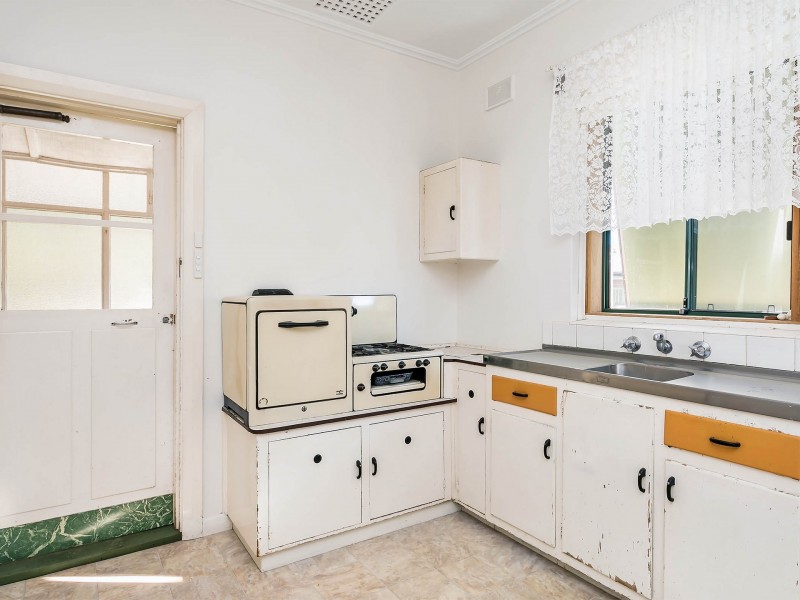 11 Peterhead Street, Largs Bay SA 5016