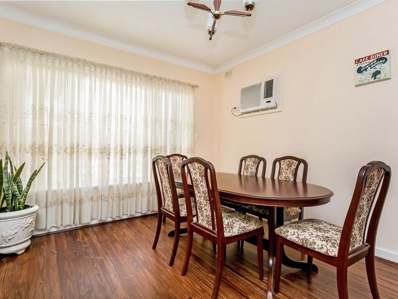 1 Gregory Cresent, Seaton SA 5023