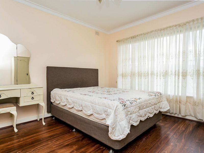 1 Gregory Cresent, Seaton SA 5023