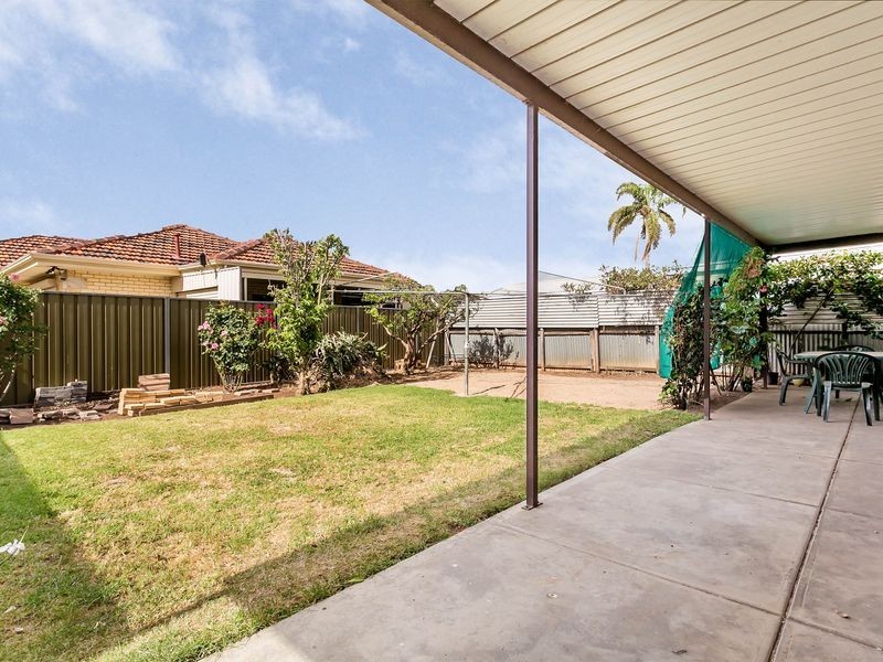 1 Gregory Cresent, Seaton SA 5023