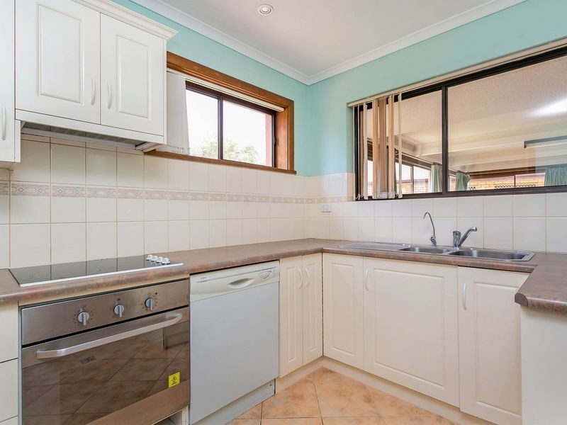 8 Settlers Drive, West Lakes SA 5021