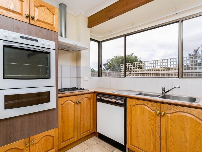 1/4 Dyer Court, West Lakes SA 5021