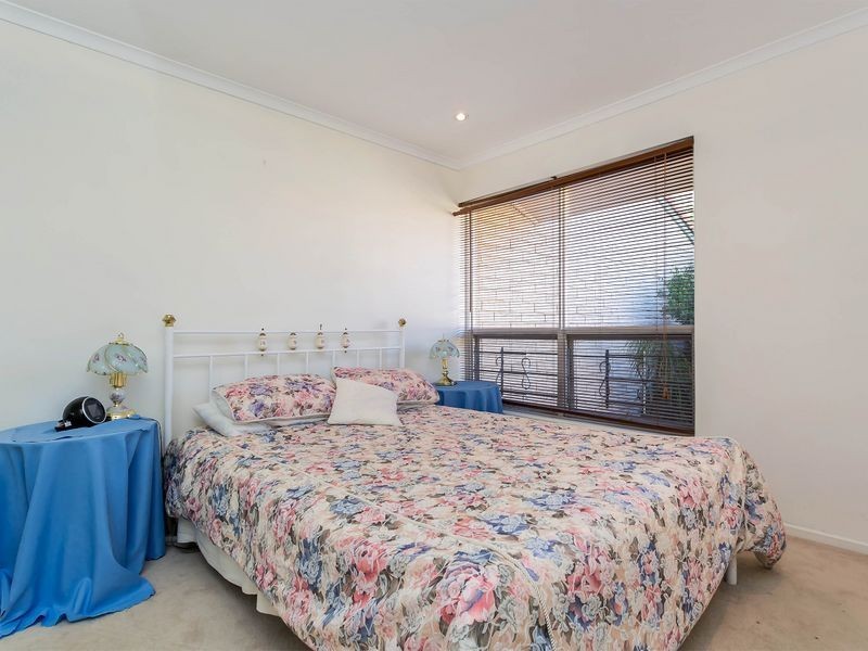 3 Mooloola Way, West Lakes Shore SA 5020