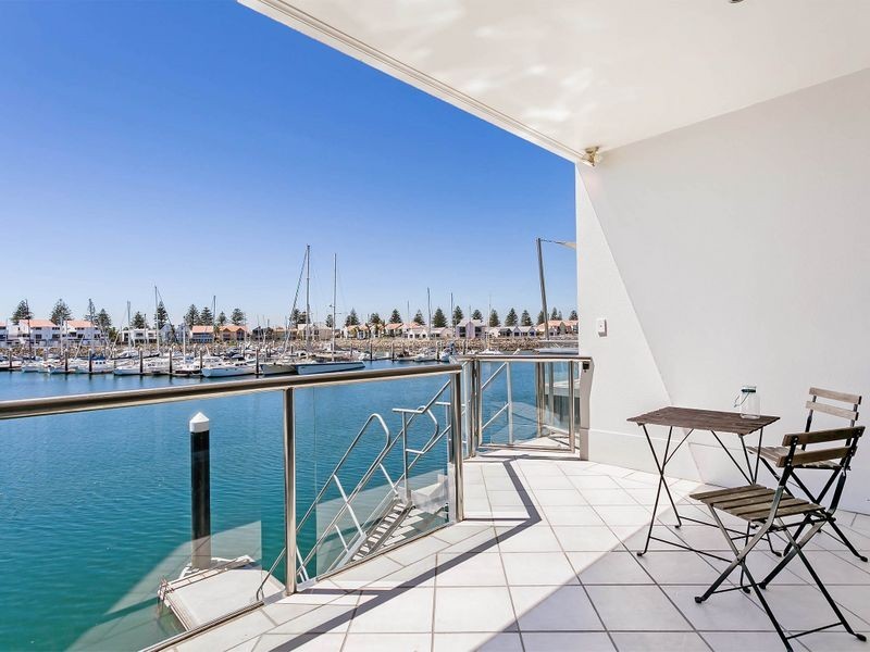 111 Gulf Point Drive, North Haven SA 5018