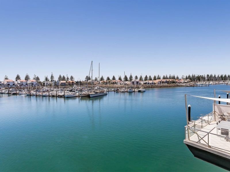 111 Gulf Point Drive, North Haven SA 5018