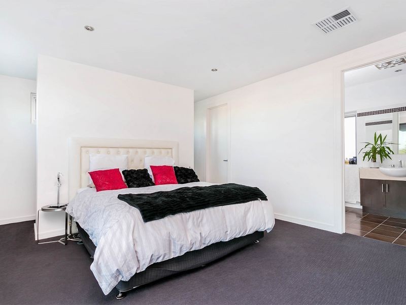 37 Military Road, Tennyson SA 5022