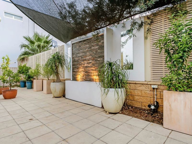 37 Military Road, Tennyson SA 5022