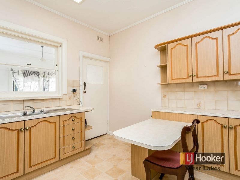 10 Fourth Avenue, Seaton SA 5023