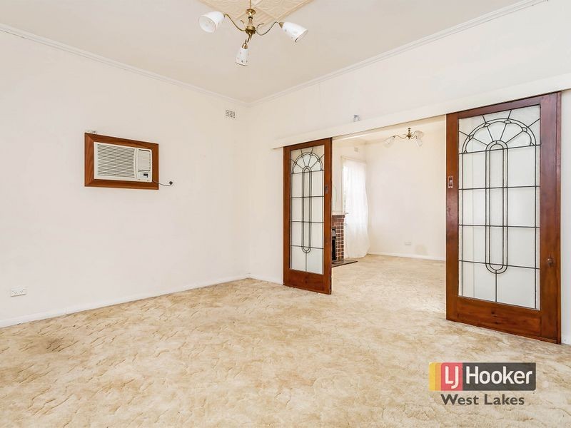 10 Fourth Avenue, Seaton SA 5023