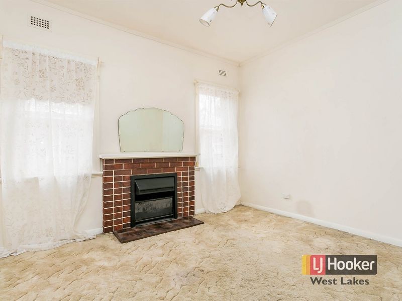 10 Fourth Avenue, Seaton SA 5023