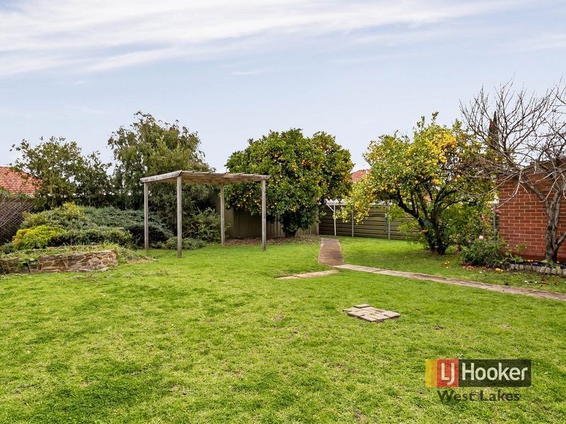 10 Fourth Avenue, Seaton SA 5023