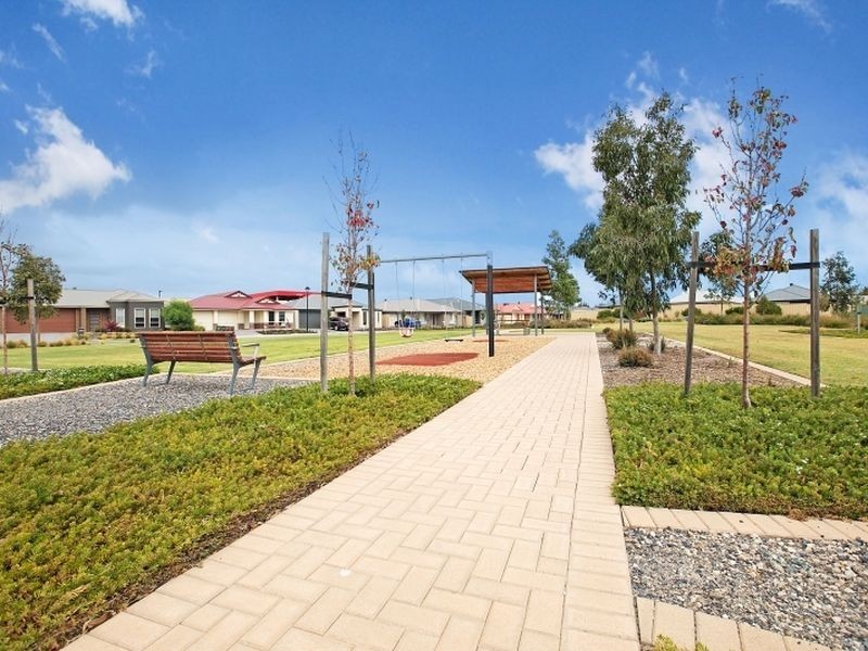 10 Manordale Court, Seaford Meadows SA 5169