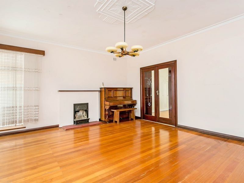 12 Second Avenue, Seaton SA 5023